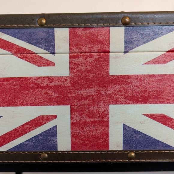 Large Union Jack Wooden Storage Box - Picture 6 of 9